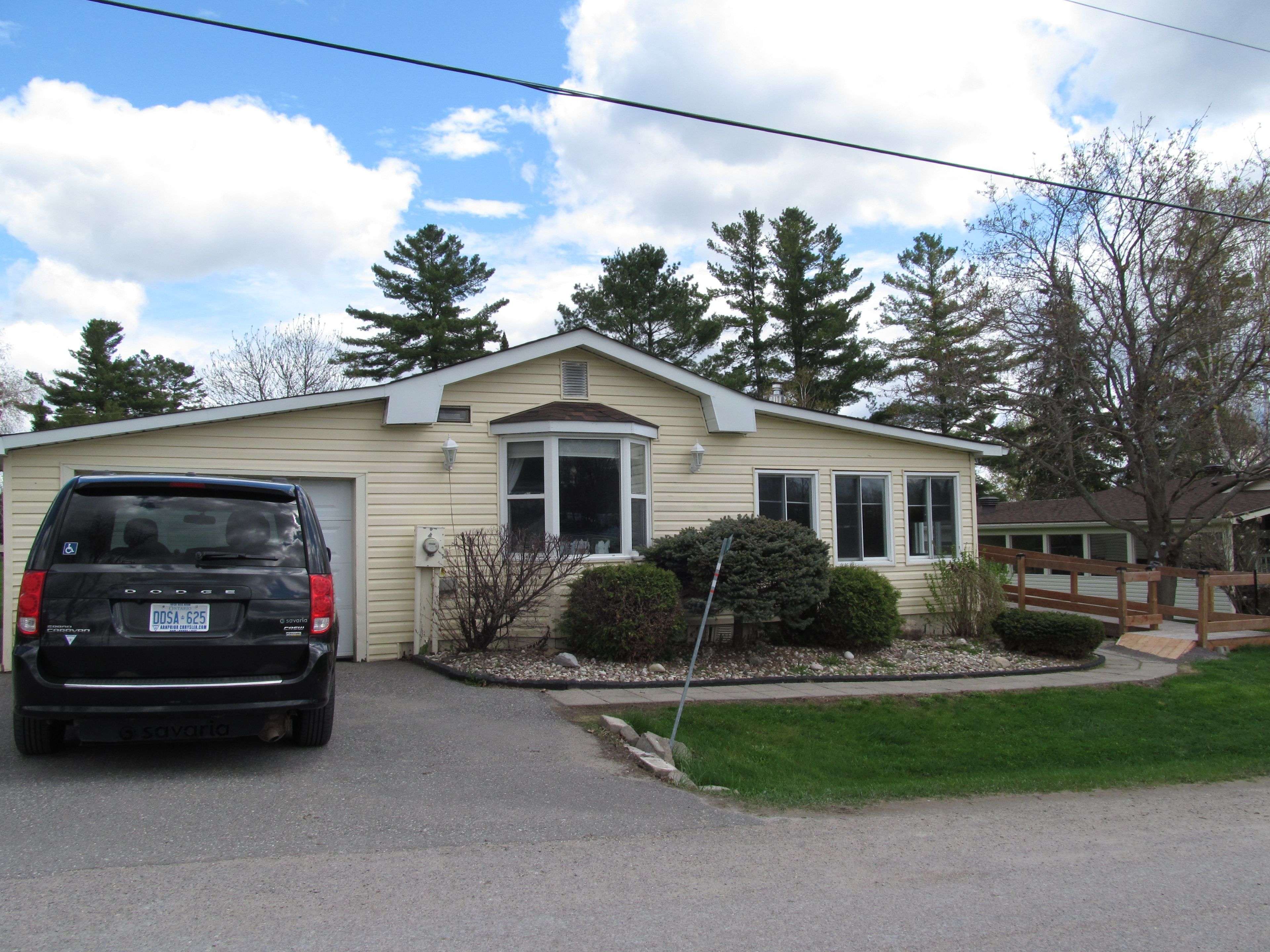 Mcnab/braeside, ON K0A 3L0,21 Lakefront LN