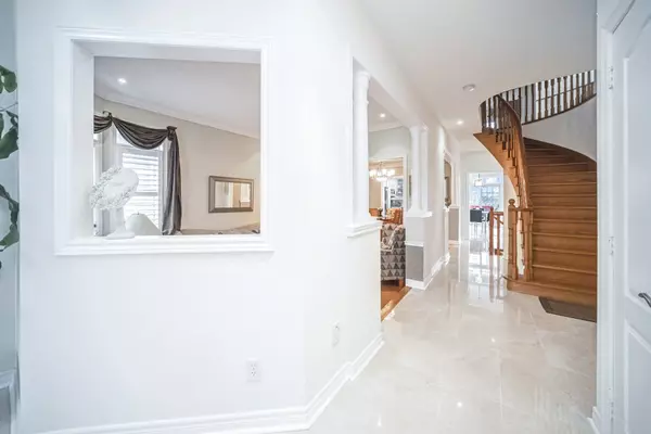 Mississauga, ON L5W 1A6,810 Craig Carrier CT