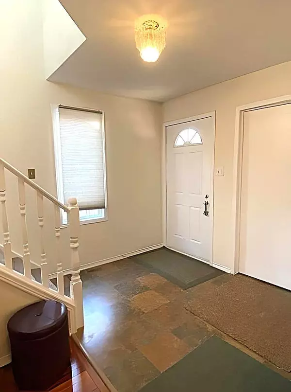 London North, ON N6G 4Z6,933 Thistledown WAY