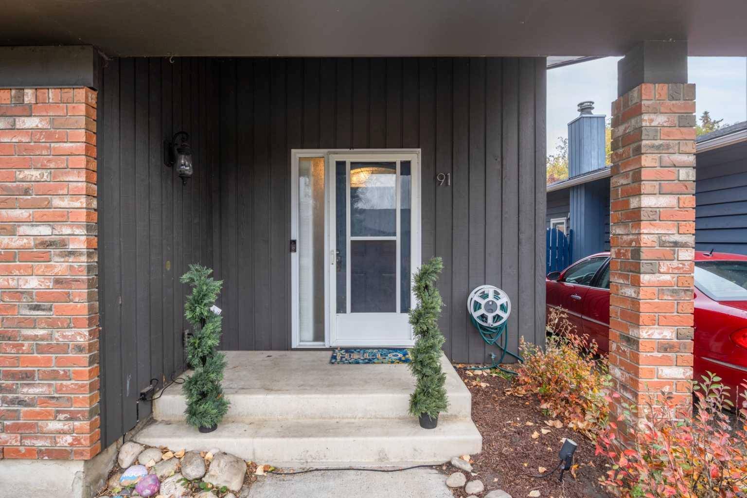Calgary, AB T2X 1G3,91 Midglen WAY SE