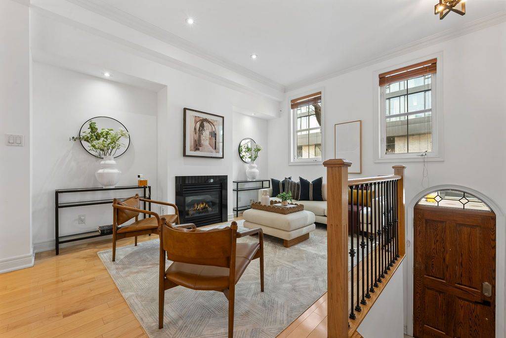 Toronto C01, ON M5T 1W5,182 McCaul ST