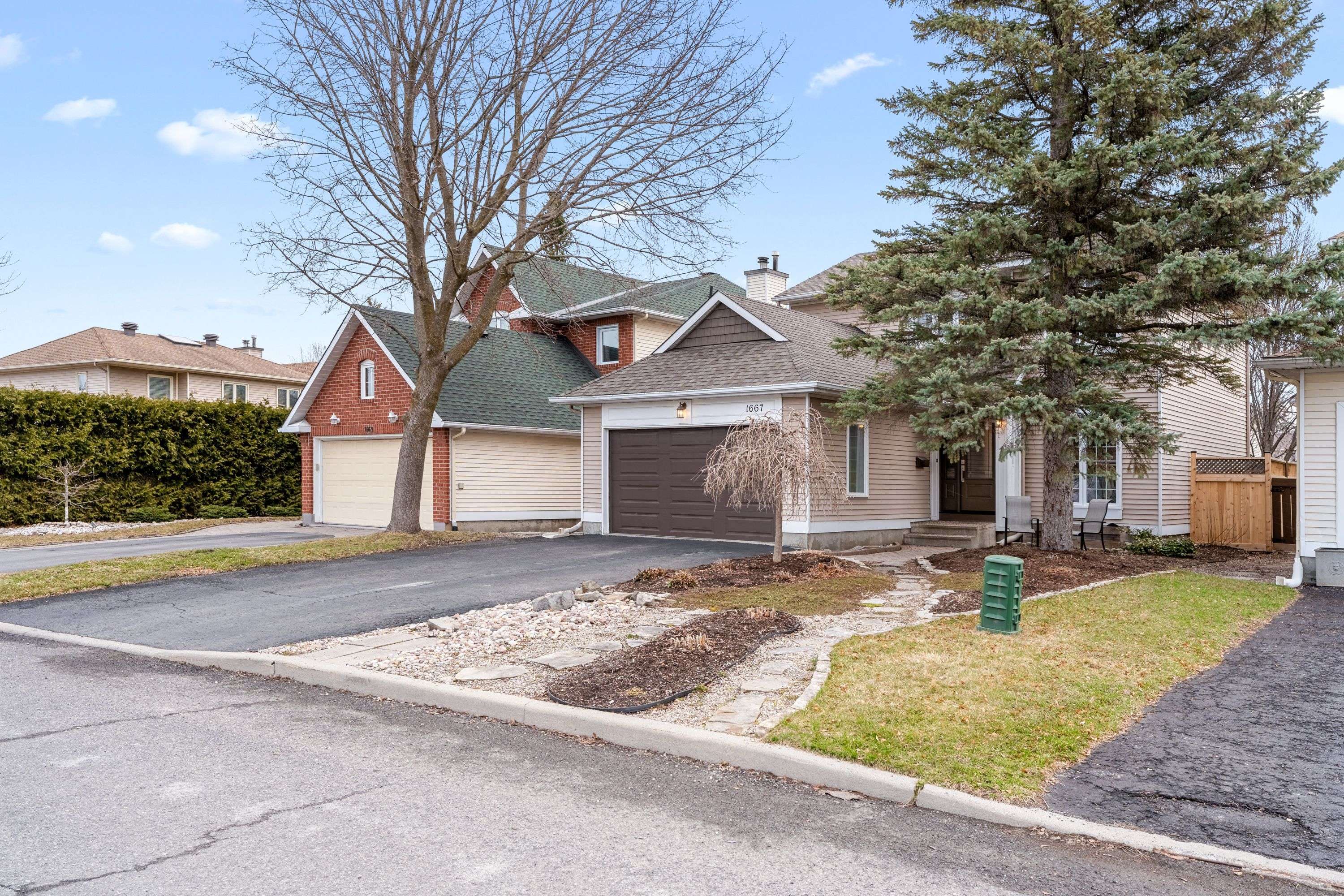 Orleans - Convent Glen And Area, ON K1C 6M5,1667 Teakdale AVE