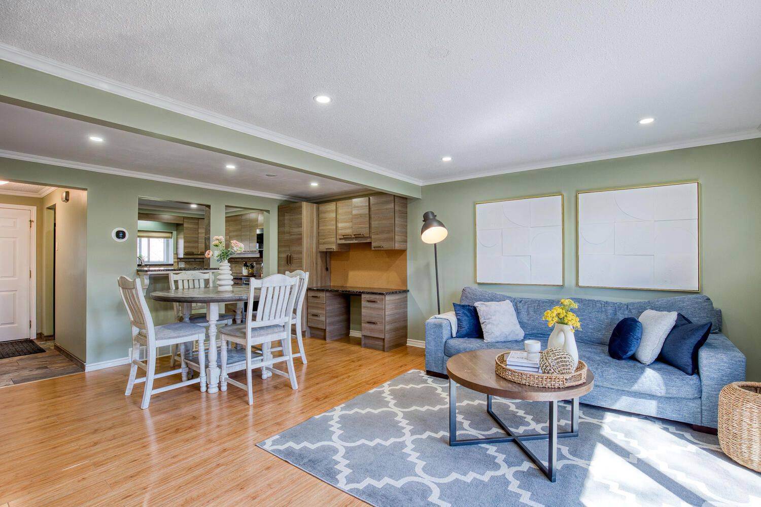 11 Grand River BLVD #20, Kitchener, ON N2A 2T2