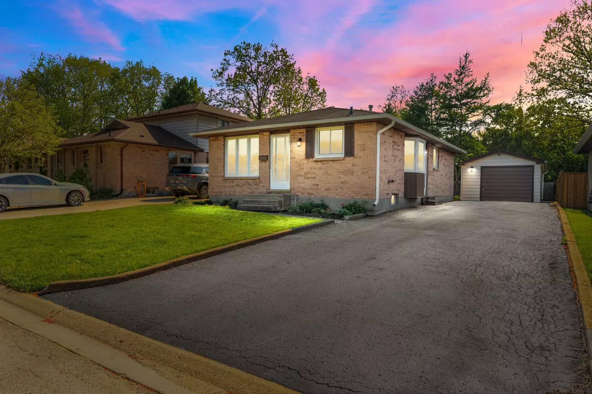 London South, ON N6C 5G9,233 Rembrandt PL