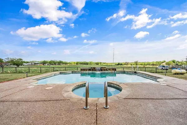 Corsicana, TX 75110,815 N Spikes Road
