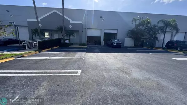 Doral, FL 33172,10858 NW 27th St