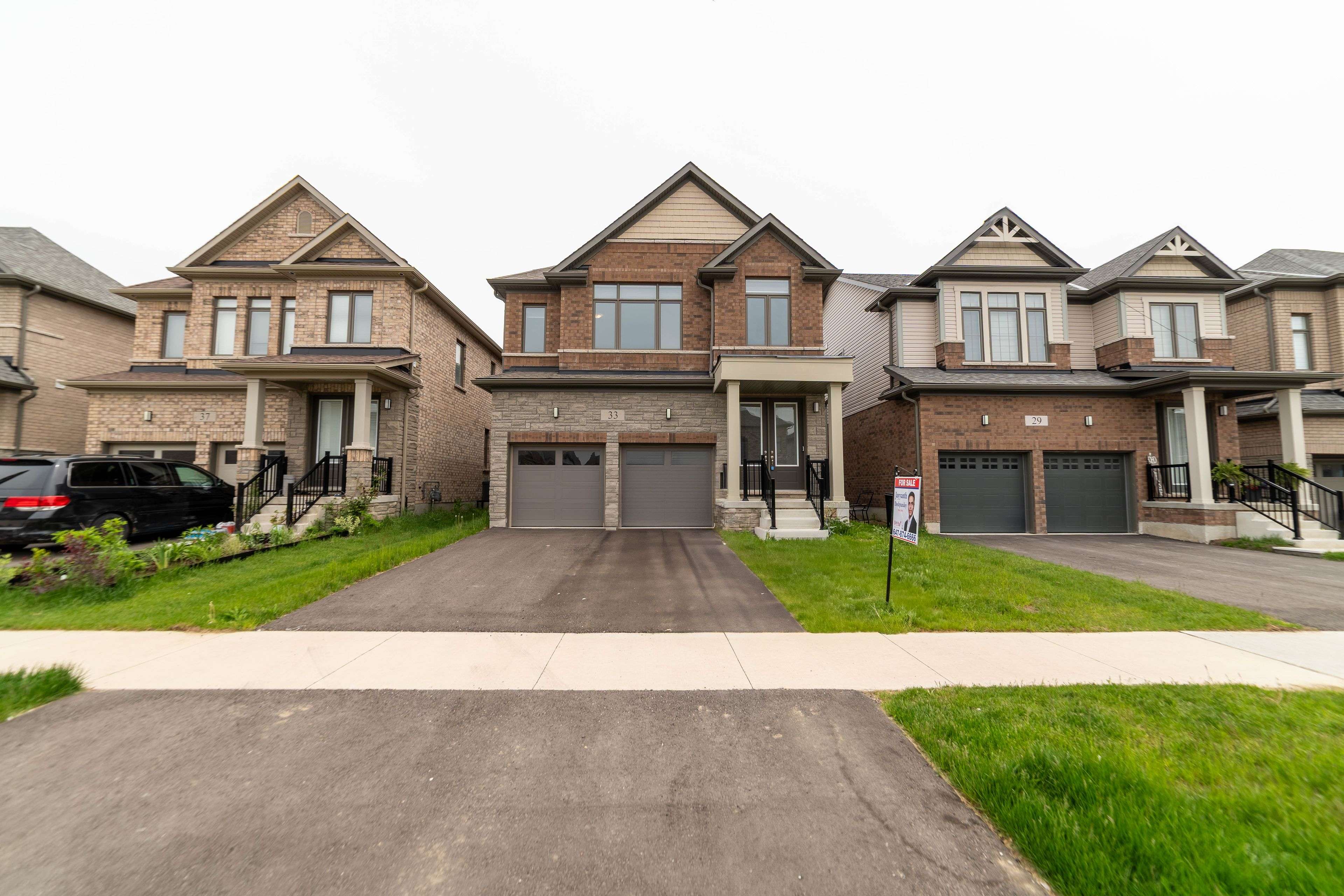 North Dumfries, ON N0B 1E0,33 Rustic Oak TRL