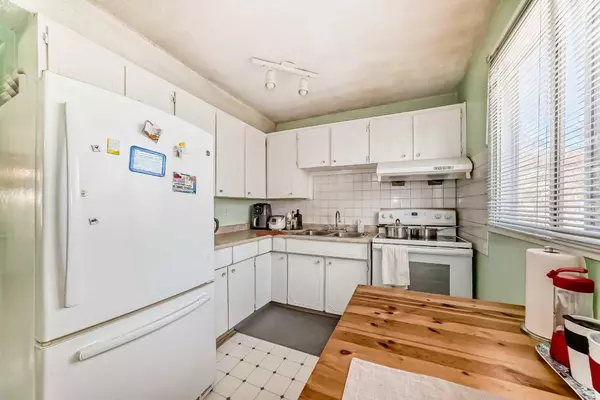 Calgary, AB T2K1K5,406 Blackthorn RD NE #452
