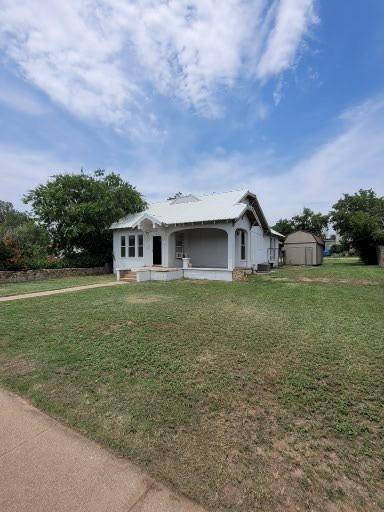 608 N Broadway St, Ballinger, TX 76821