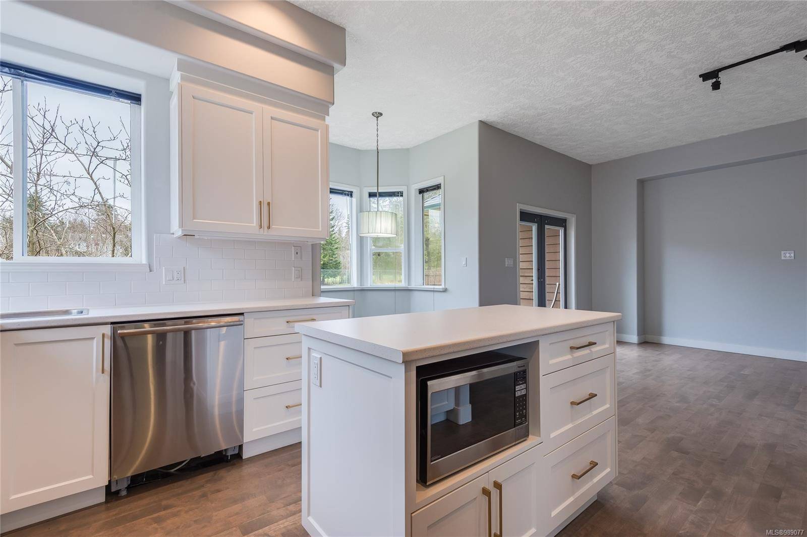 Black Creek, BC V9J 1A4,8979 Henderson Ave
