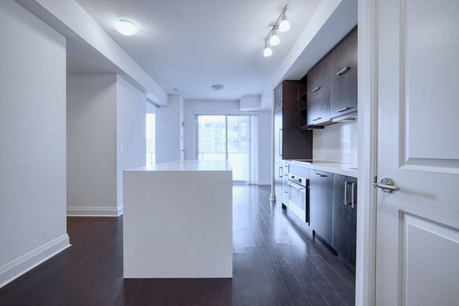 Toronto C01, ON M5S 0A6,65 St Mary ST #2801