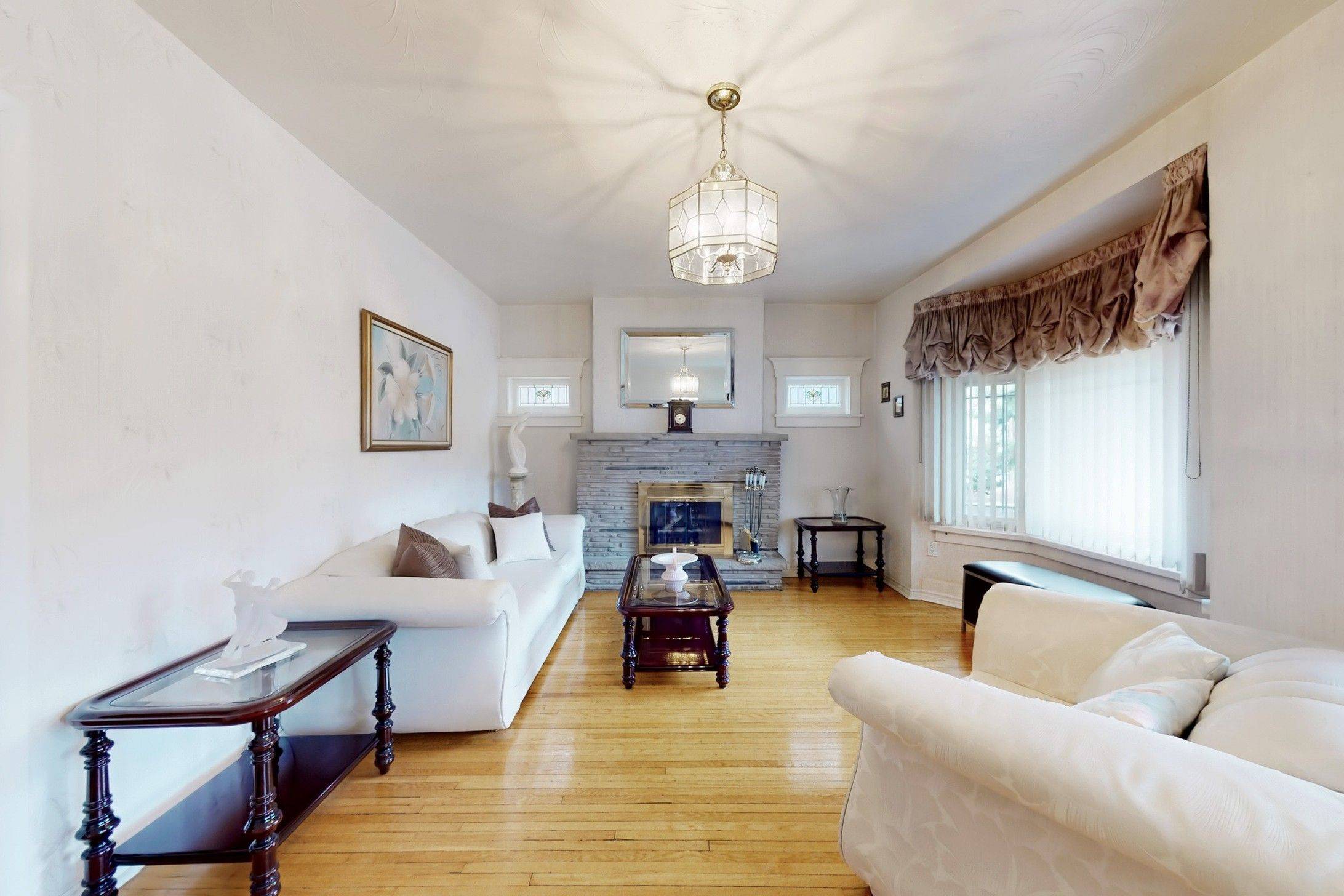 Toronto E02, ON M4C 4V2,34 CHISHOLM AVE