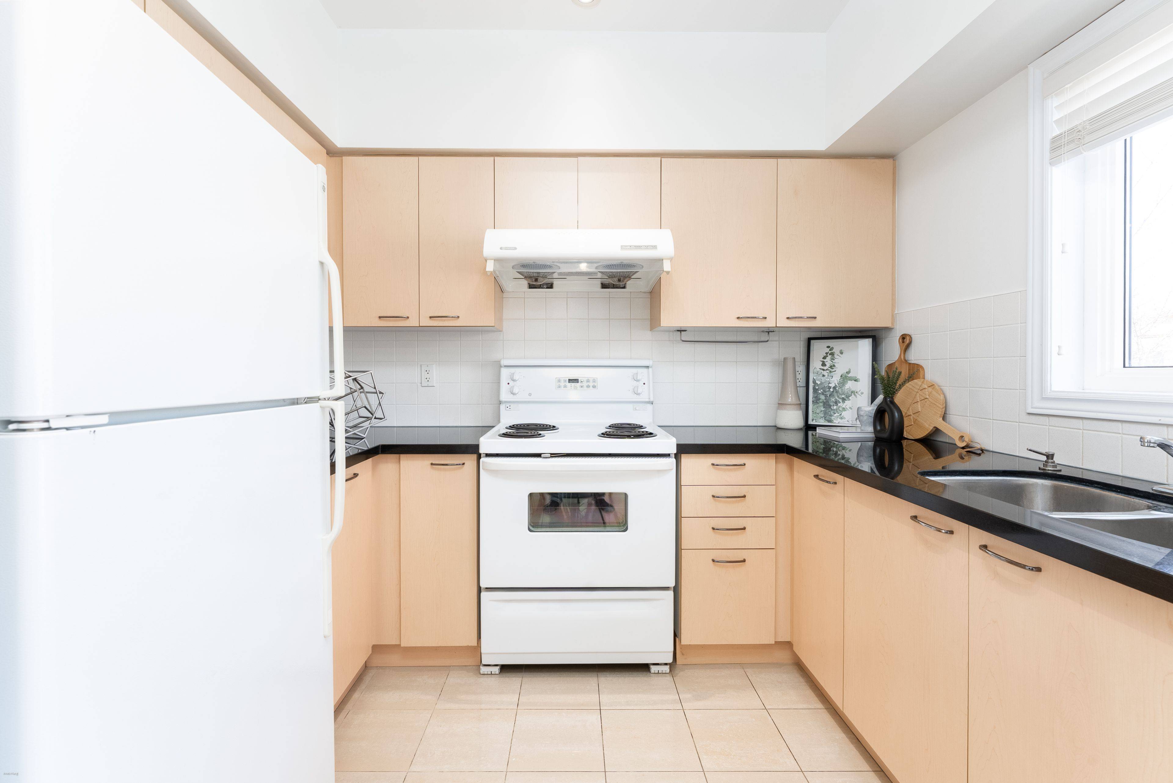 Richmond Hill, ON L4B 4V6,9133 Bayview AVE #55