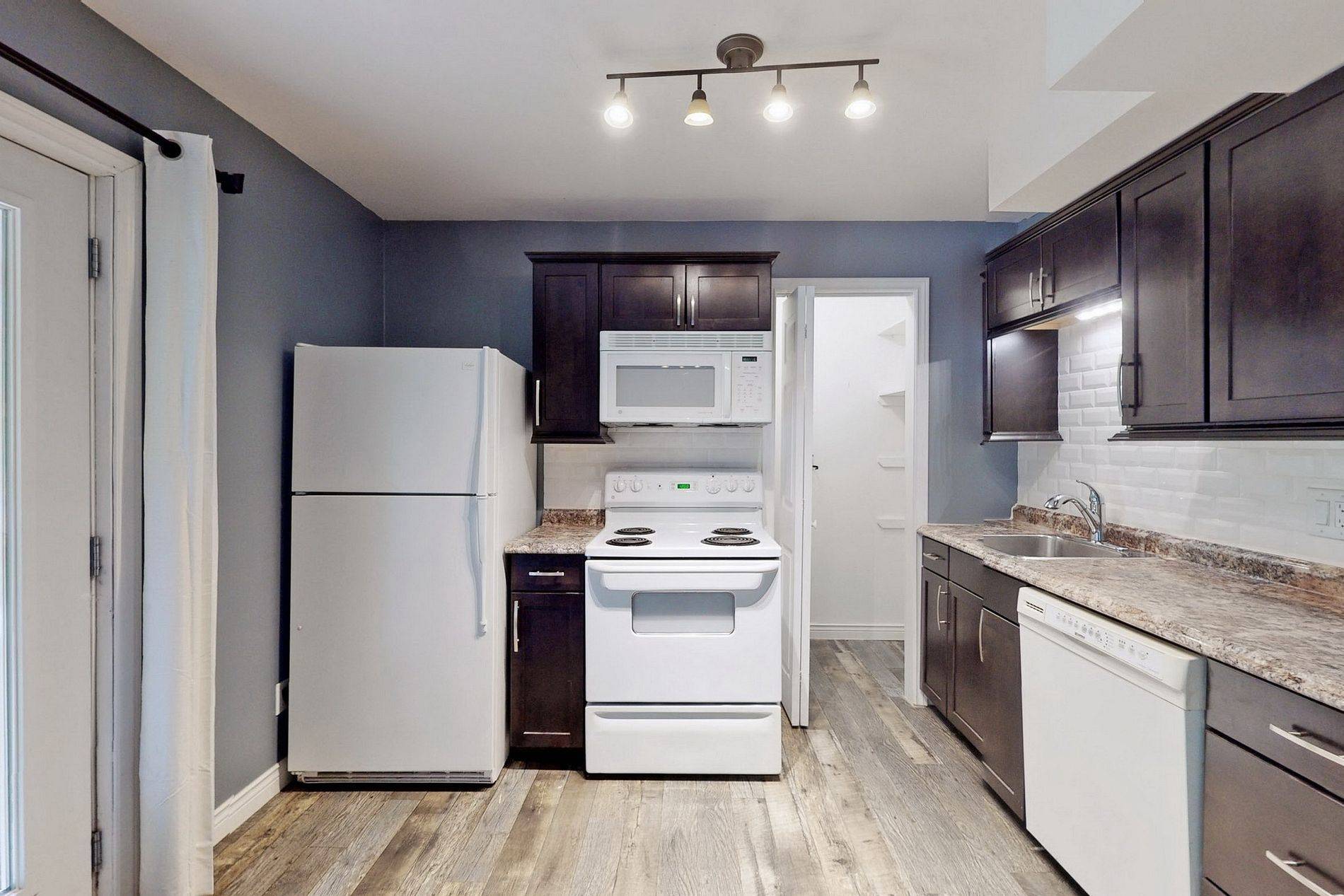 Barrie, ON L4N 6Y9,33 Florence Park RD #BSMT