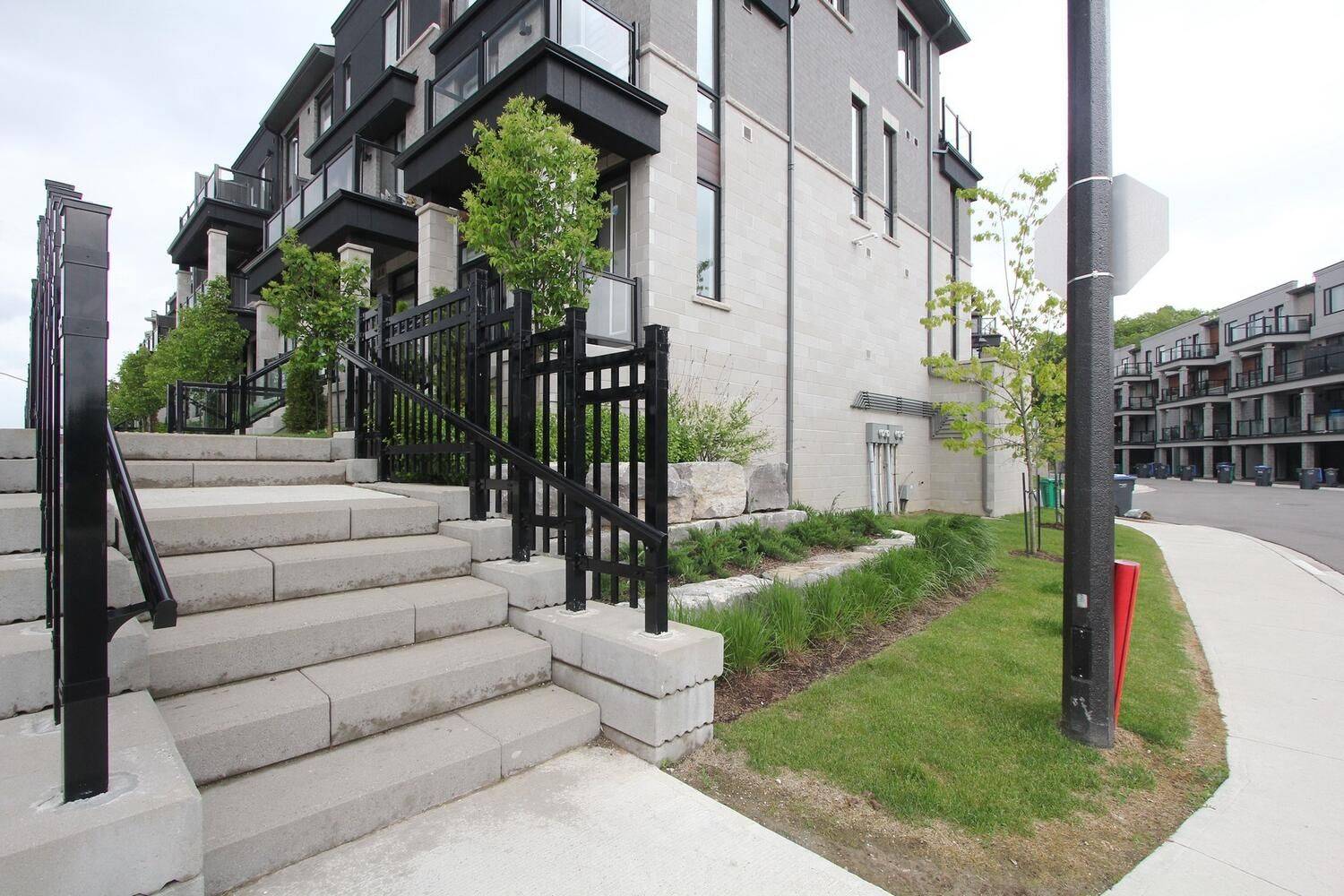Brampton, ON L6Y 6G1,80 KNOTSBERRY CIR #69
