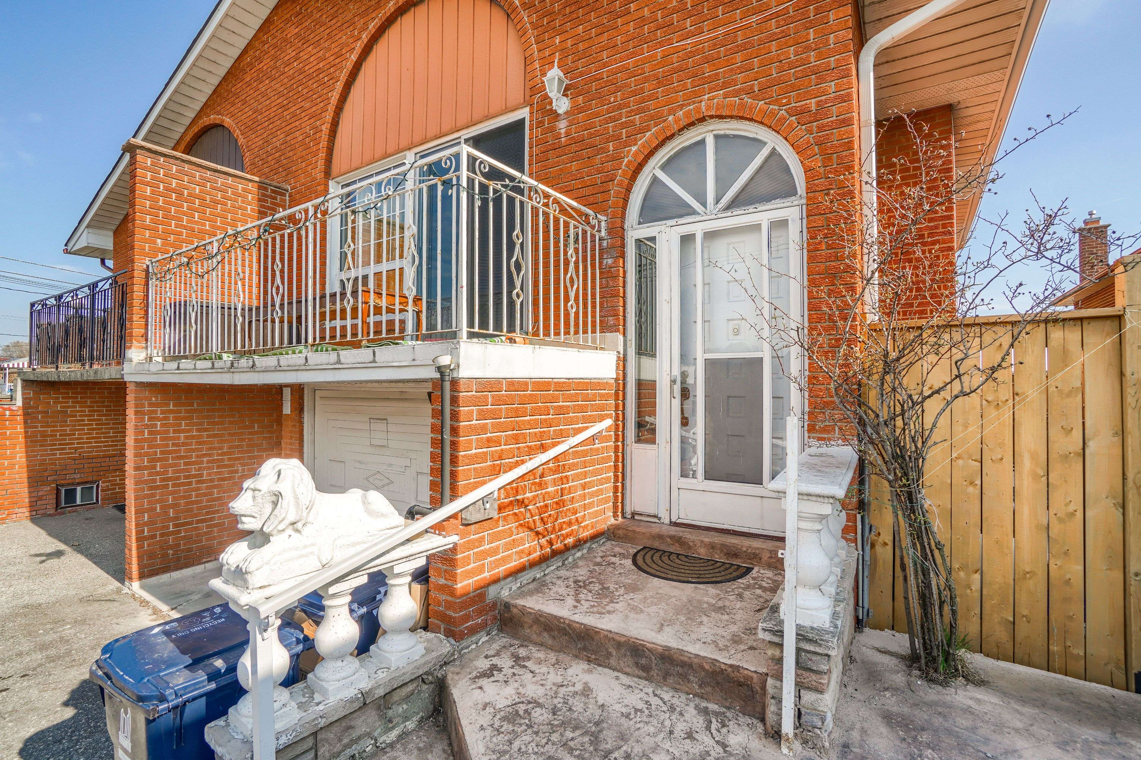 Toronto W05, ON M3N 1T3,167 SHOREHAM DR