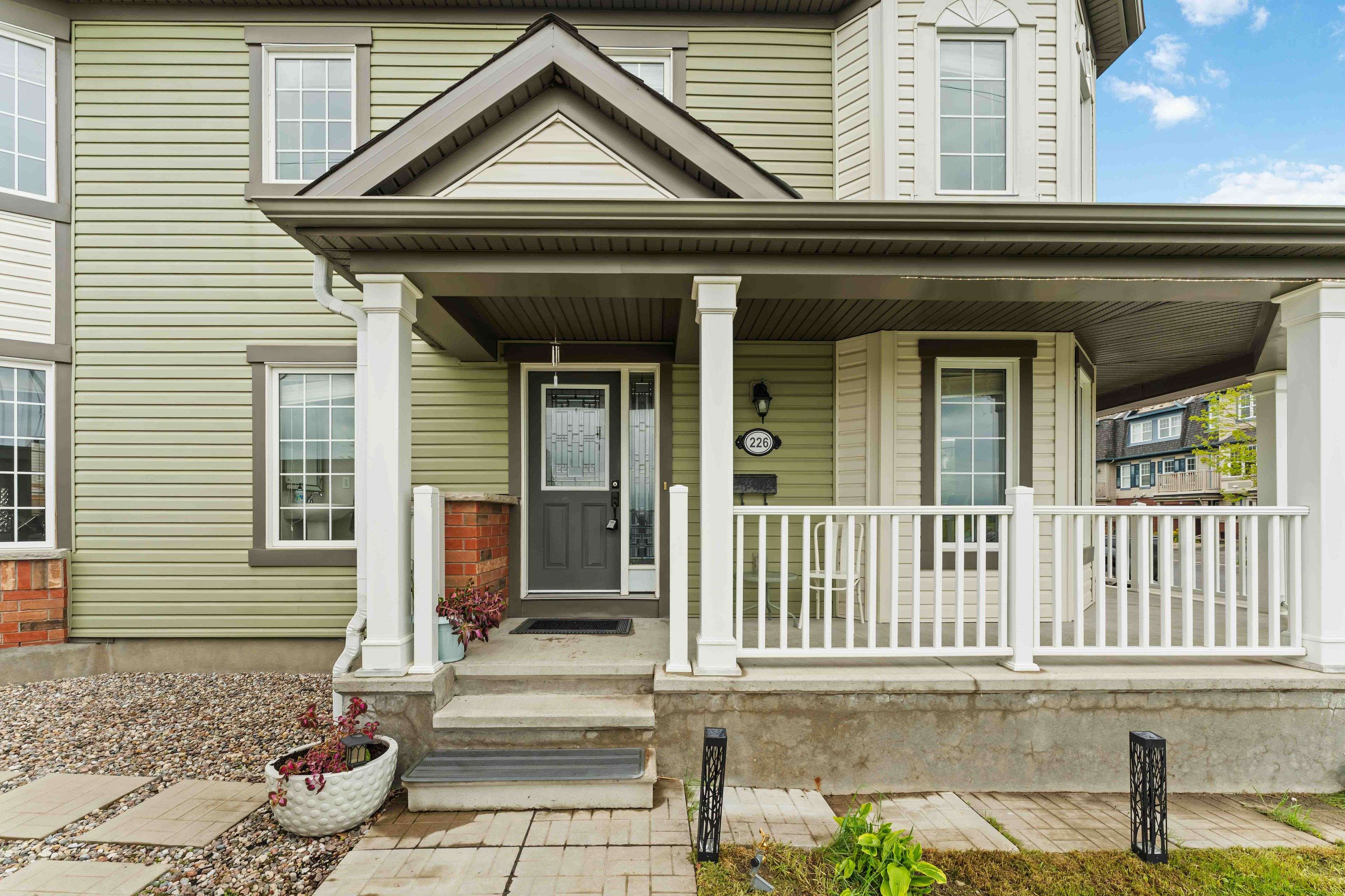 Stittsville - Munster - Richmond, ON K2S 0T6,226 Par-La-Ville CIR