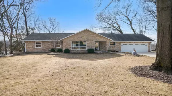 433 River Bluff Drive, Dixon, IL 61021