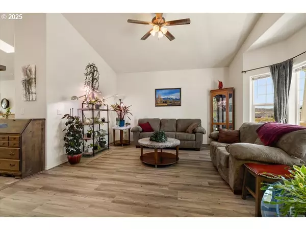 Prineville, OR 97754,853 NE COBBLESTONE CT