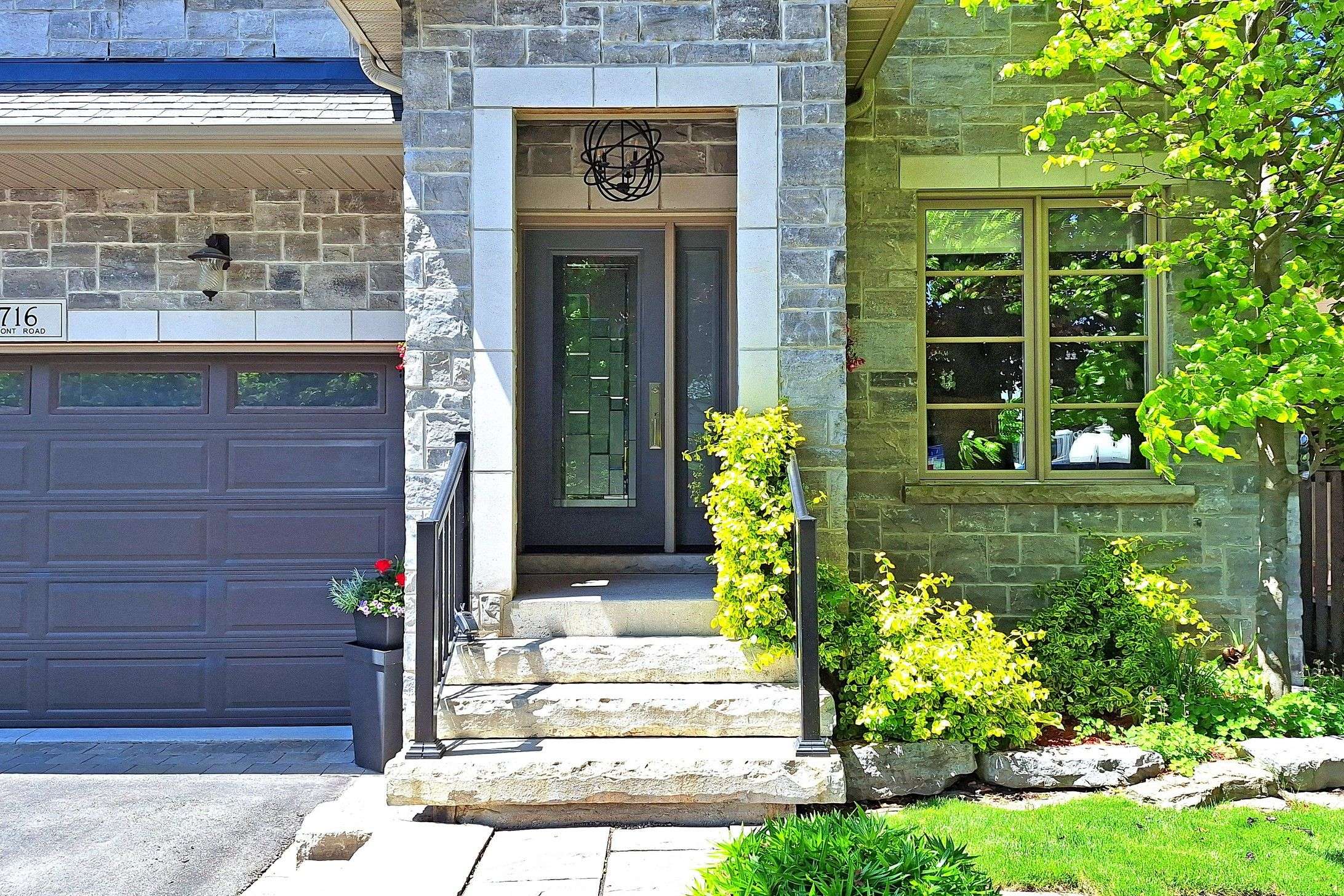 Pickering, ON L1W 1P3,716 Front RD