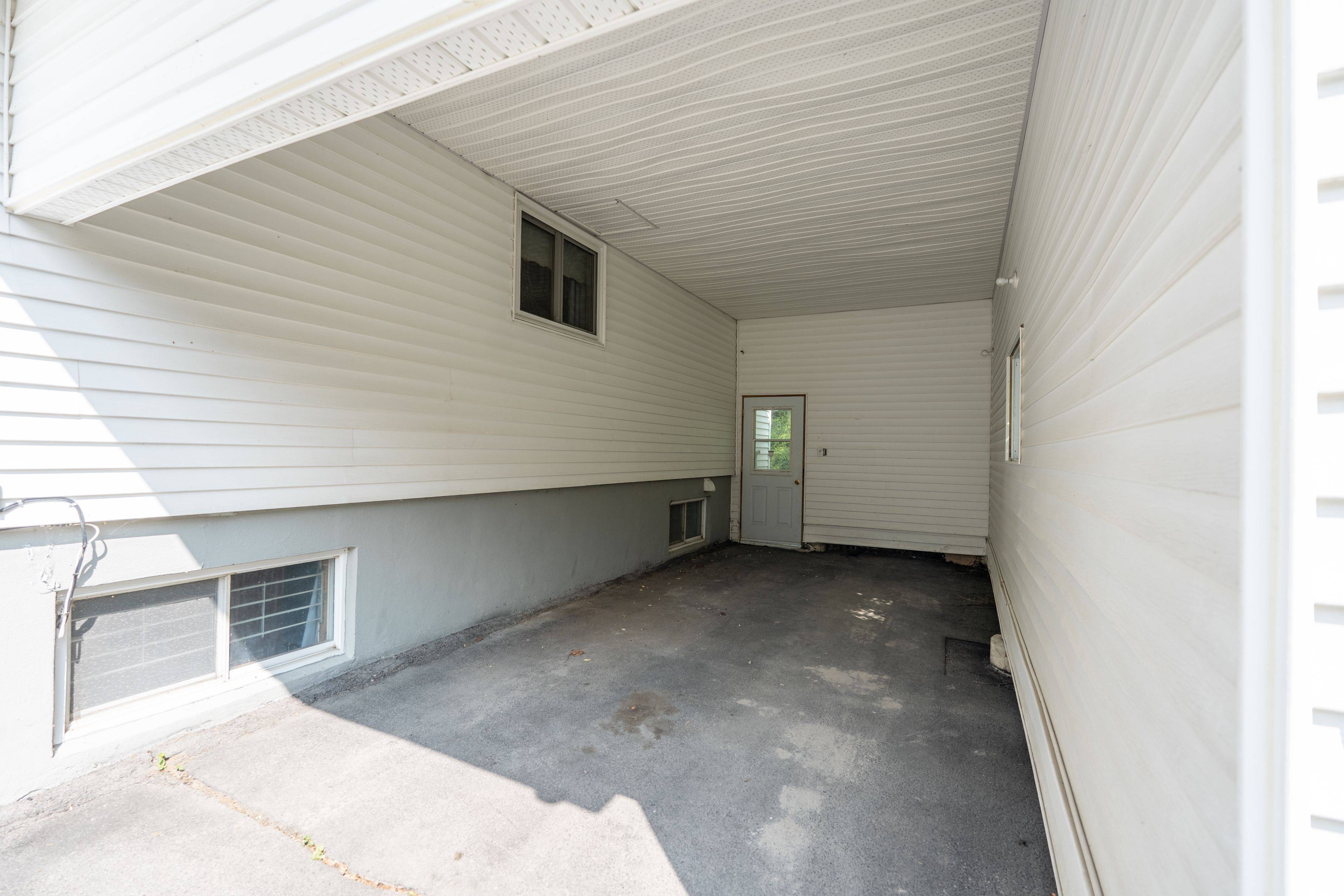 Cornwall, ON K6H 1L6,405 First ST E