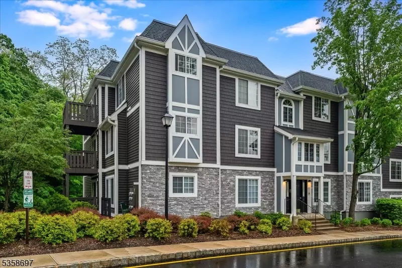83 Village Dr, Morris Twp., NJ 07960