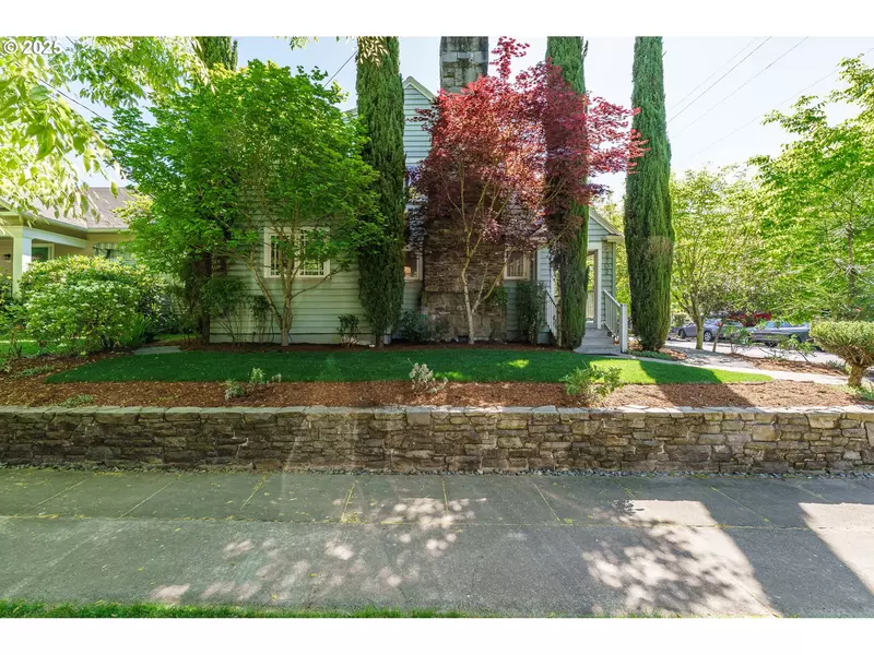 2702 NE 35TH PL, Portland, OR 97212