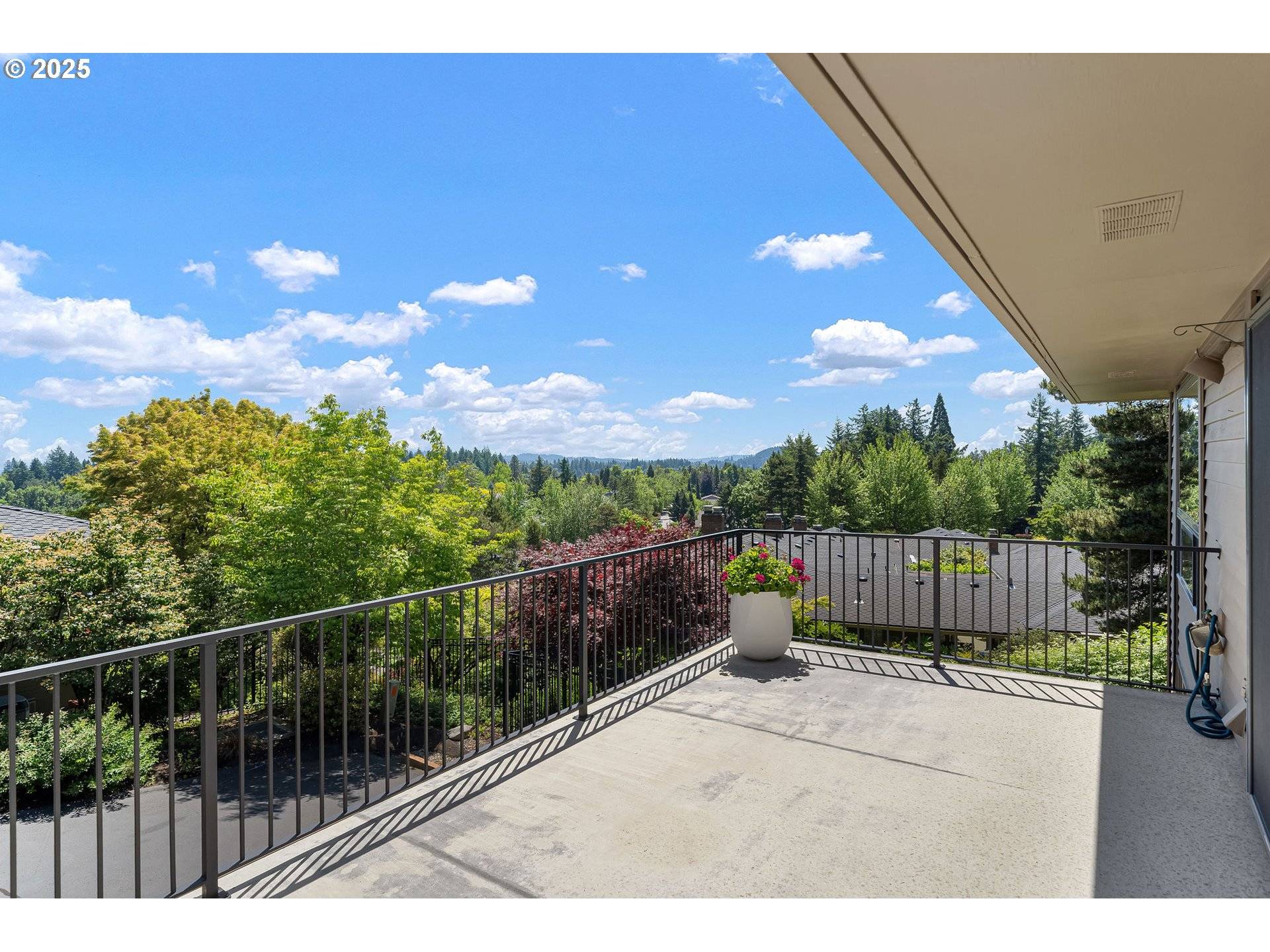 Lake Oswego, OR 97035,67 CONDOLEA TER