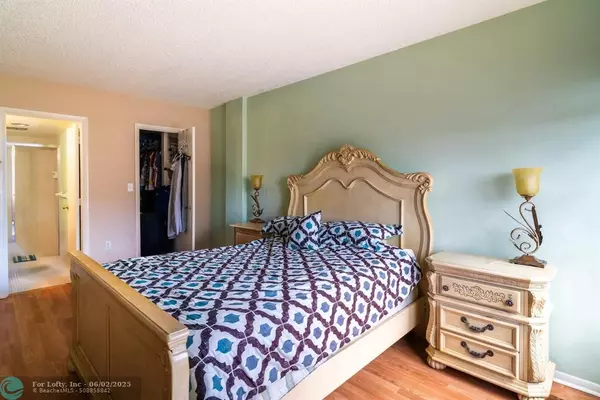 Lauderhill, FL 33319,4152 Inverrary Dr #301
