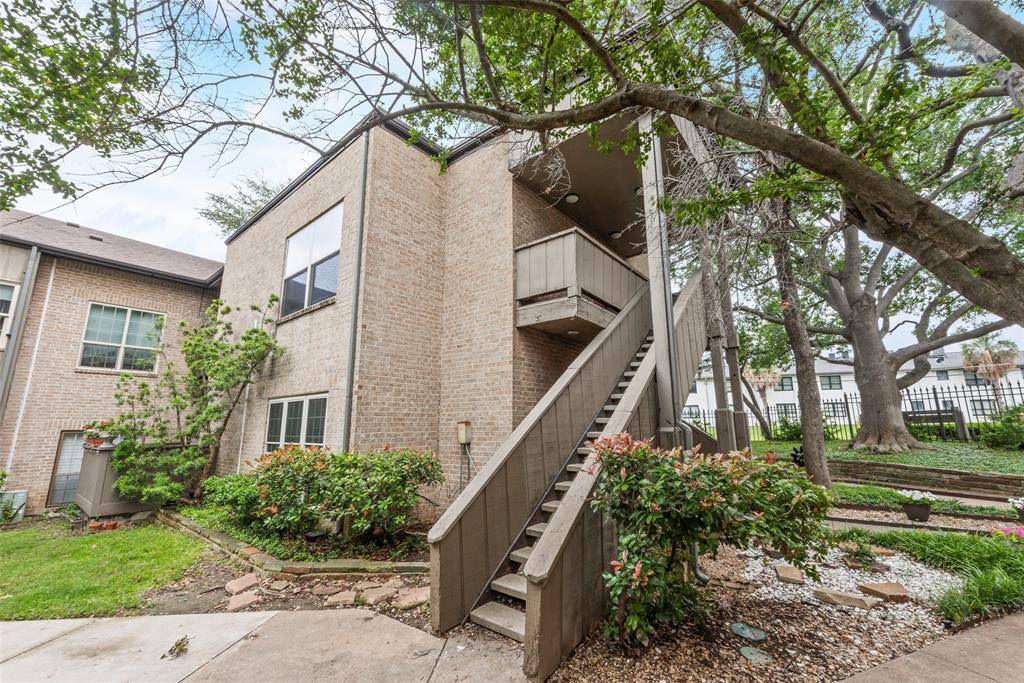 Dallas, TX 75230,10406 High Hollows Drive #226