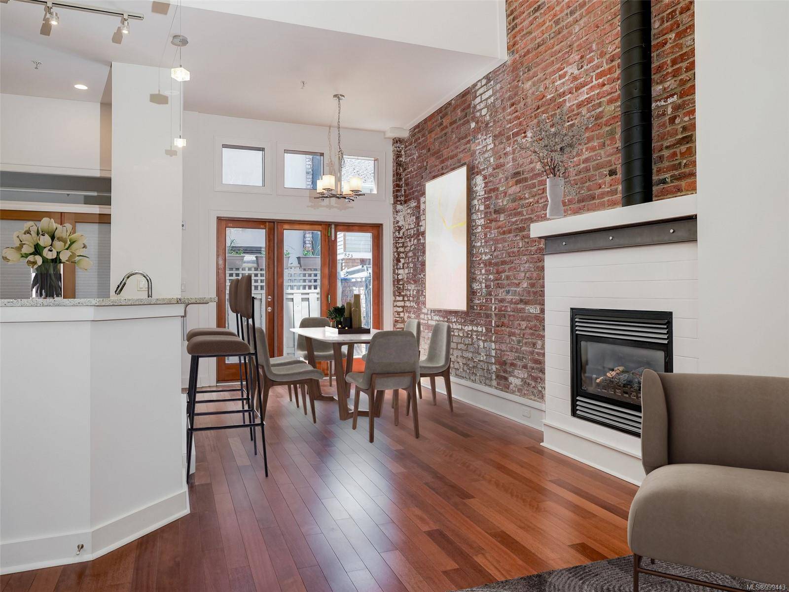 Victoria, BC V8V 2H7,440 Parry St #4