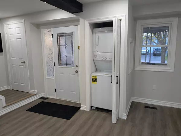 Innisfil, ON L9S 1V5,945 Vance CRES #1