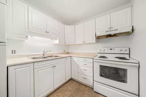 North Grenville, ON K0G 1J0,136 Prescott ST #B