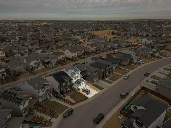 Lethbridge, AB T1J5M8,409 Moonlight WAY W
