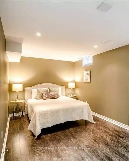 Mississauga, ON L5N 6K7,7256 Seabreeze (Lower) DR