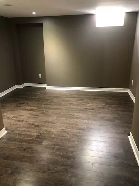 Mississauga, ON L5N 6K7,7256 Seabreeze (Lower) DR