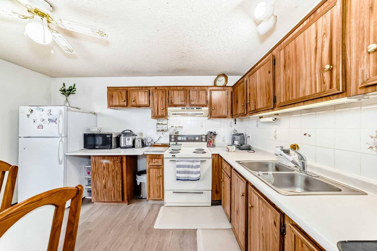 Calgary, AB T2A6M4,533 Abinger RD NE