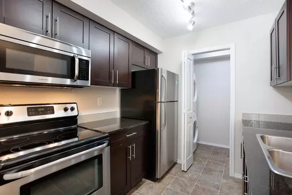 Calgary, AB T2X 2B9,81 Legacy BLVD SE #3114