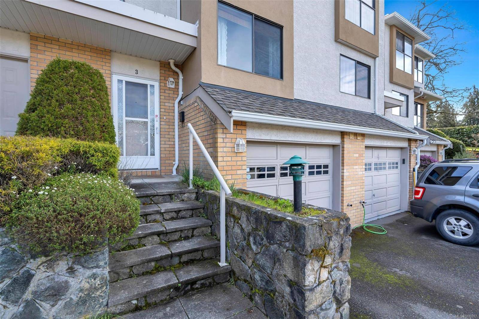 Saanich, BC V8N 1A1,1404 McKenzie Ave #3