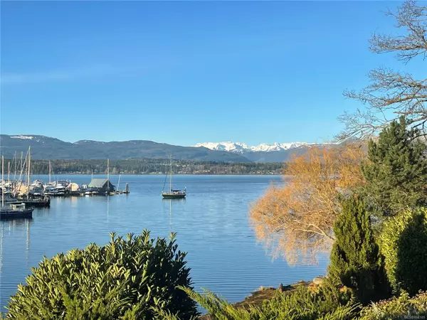 Comox, BC V9M 1R9,1841 Beaufort Ave #104
