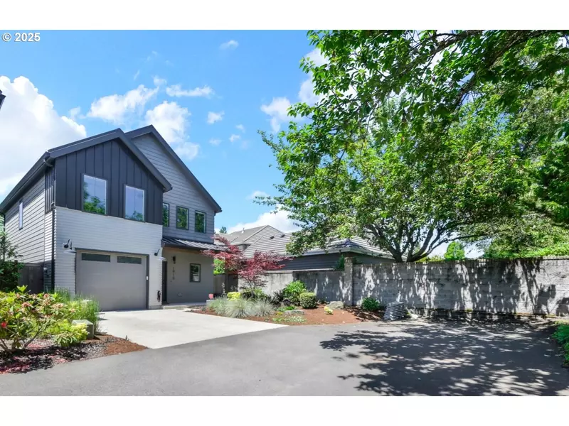 1915 ELKHORN DR, Eugene, OR 97408