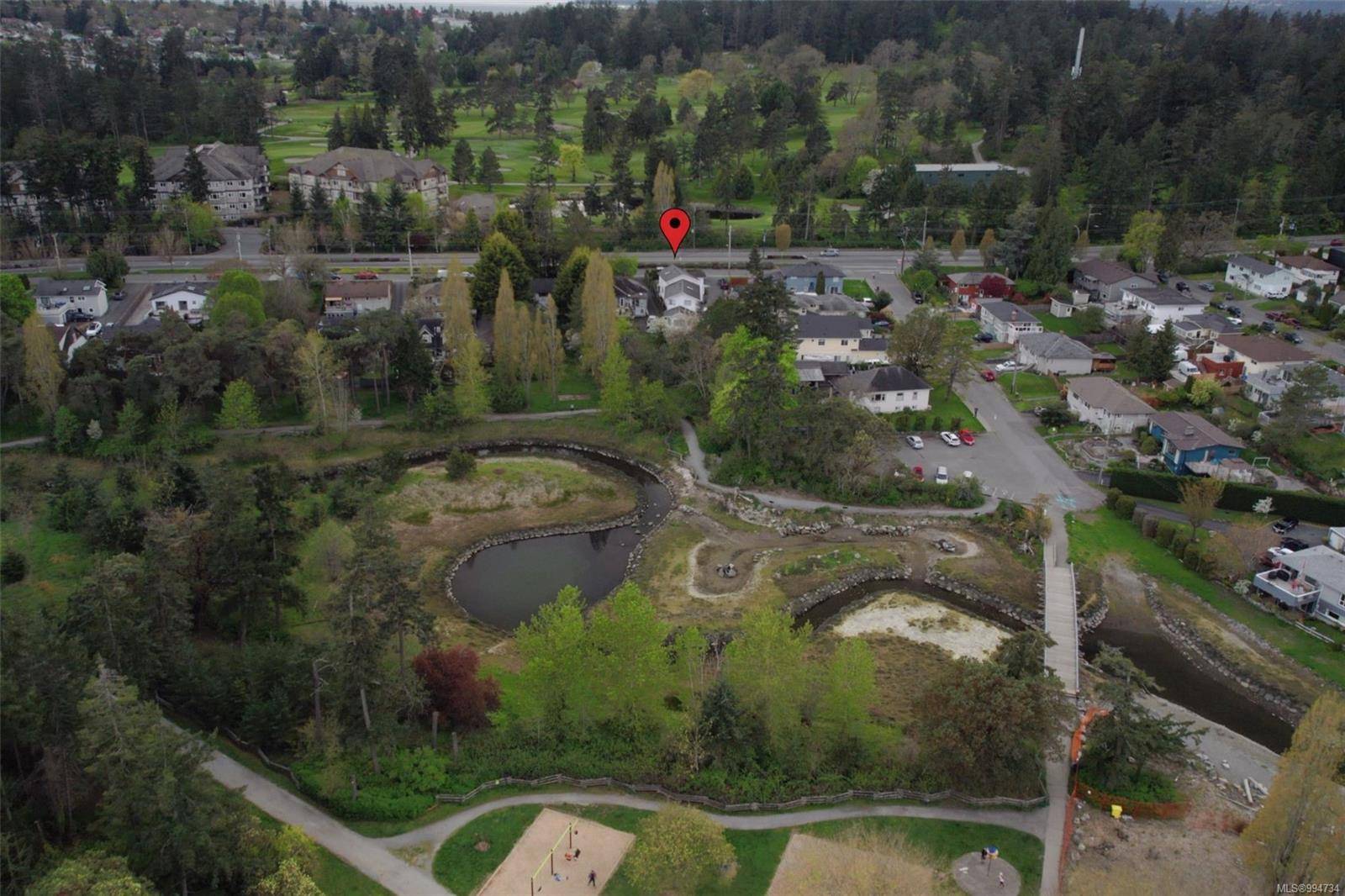 Esquimalt, BC V9A 2Y1,1142 Craigflower Rd #A