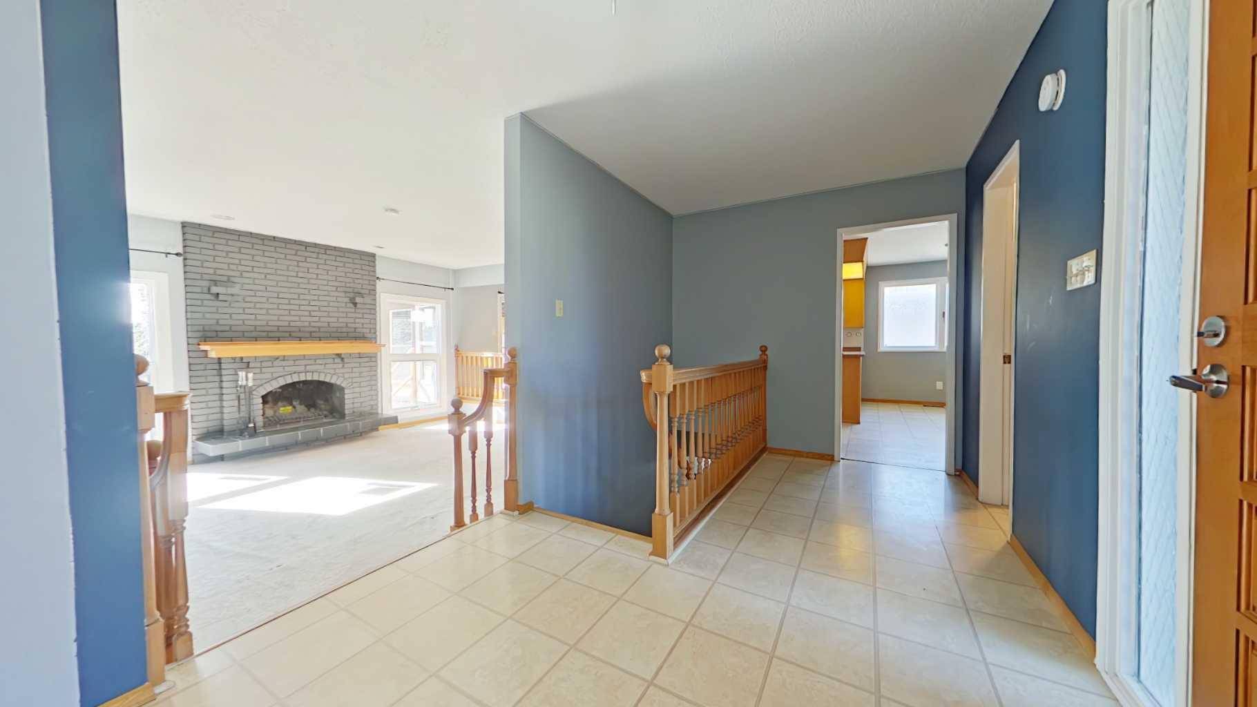 Edmonton, AB T6J 4C3,2722 104a ST Northwest