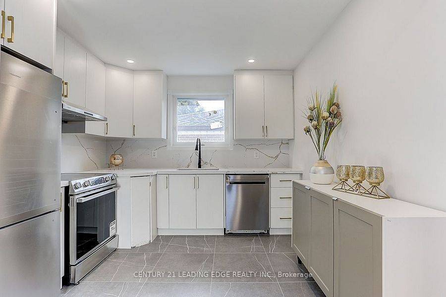 Toronto C13, ON M3A 3L4,54 Camwood CRES #Main