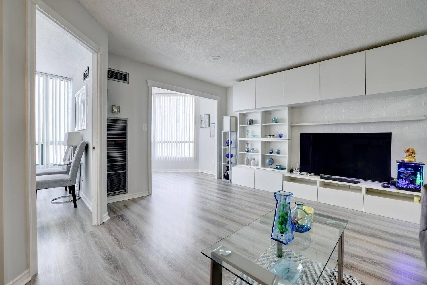 Mississauga, ON L5B 3Z2,155 Hillcrest AVE #702