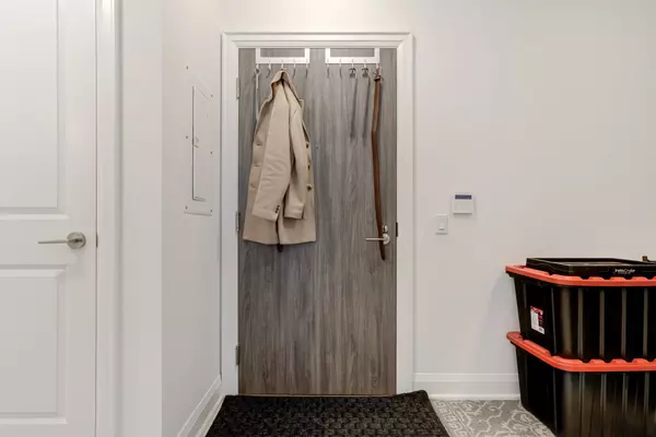 Vaughan, ON L4J 0L3,10 Gatineau DR #615