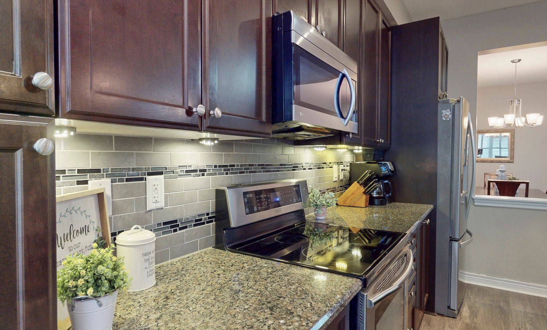 Oshawa, ON L1K 0J3,1819 Grandview ST N