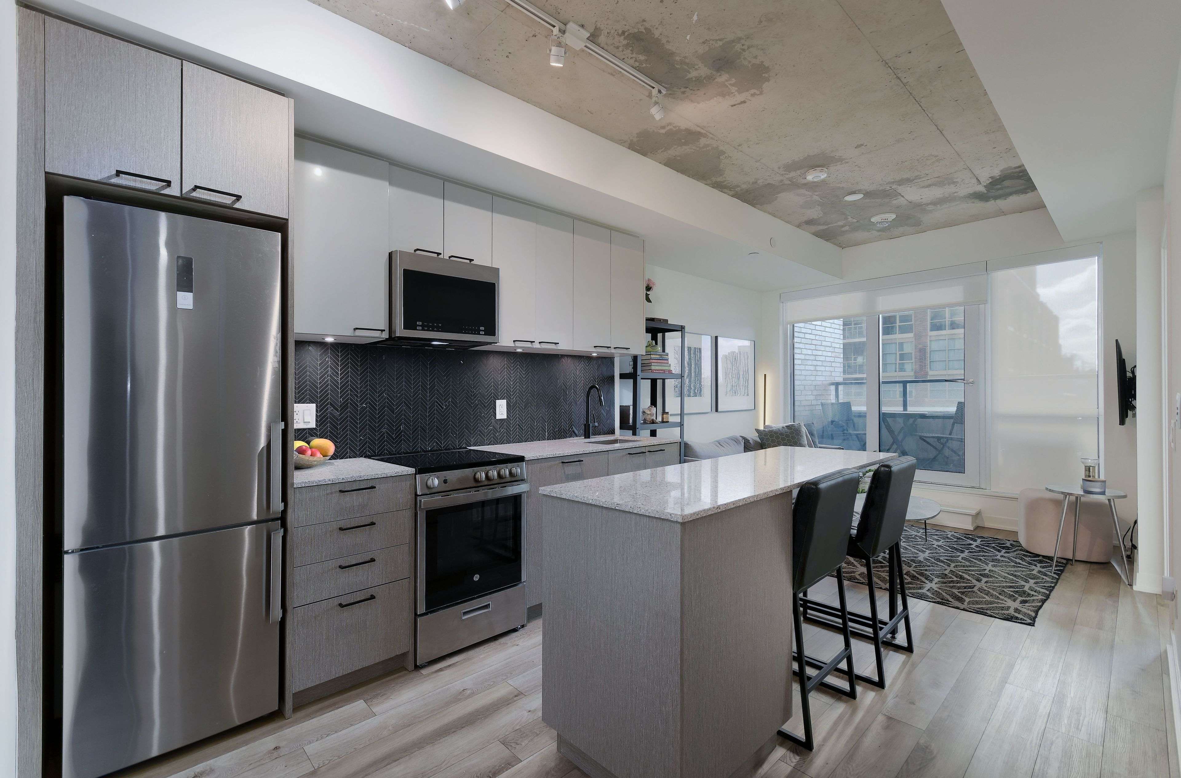 1808 St. Clair AVE W #215, Toronto W03, ON M6N 0C1