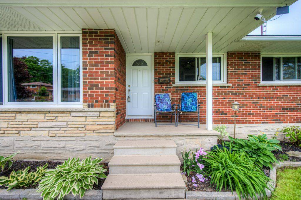 Cambridge, ON N3C 2T6,18 Renwick AVE
