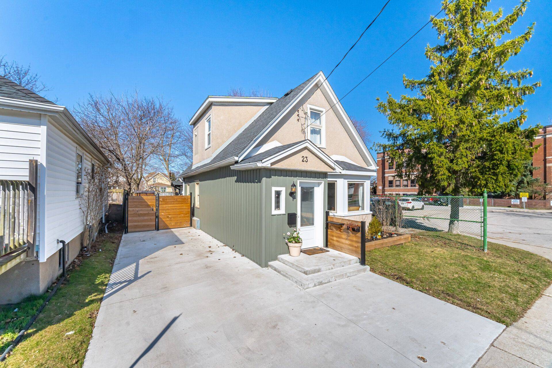 St. Catharines, ON L2R 3X6,23 Prince ST